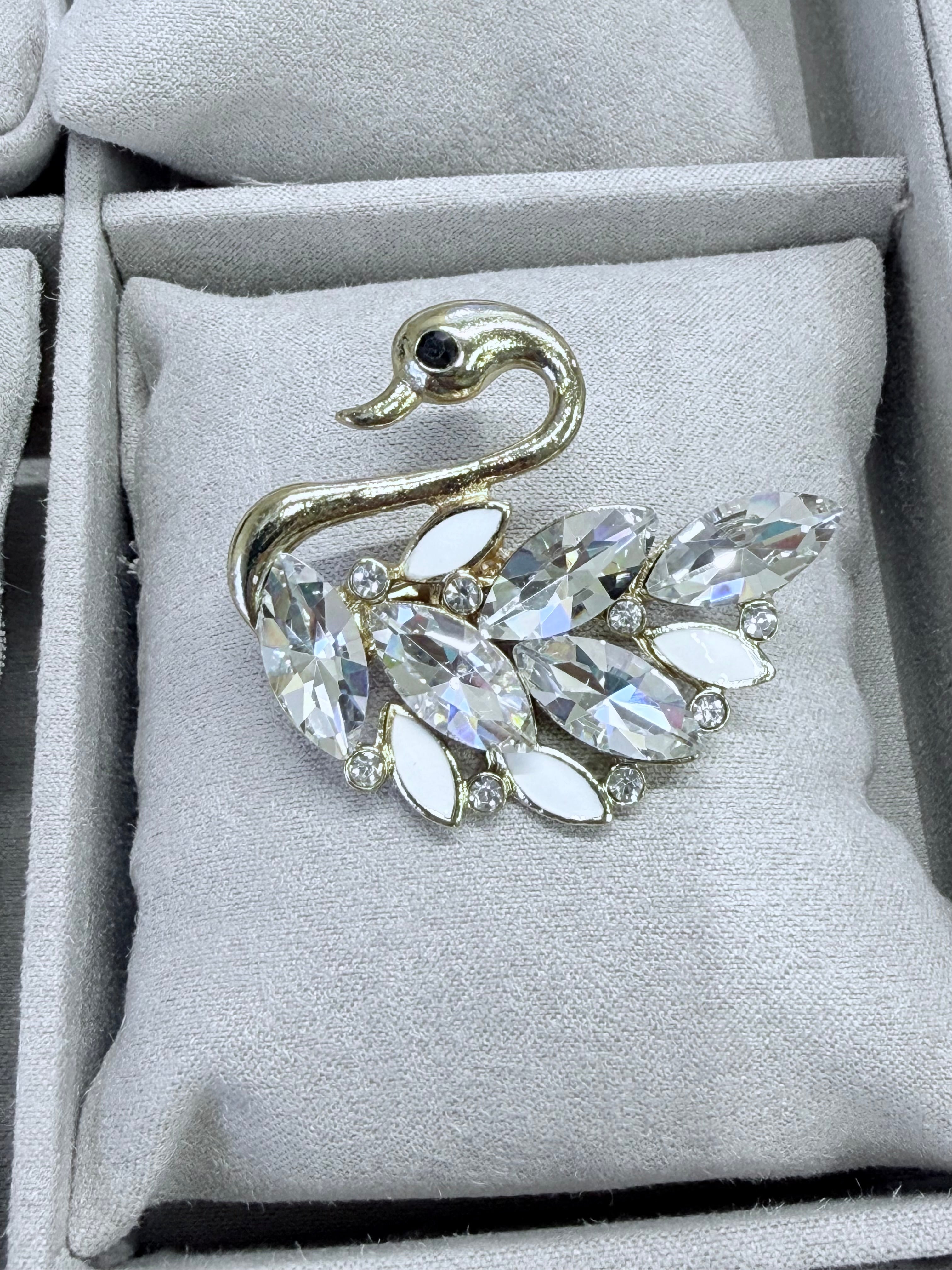 Swan Brooch- 6 Colors