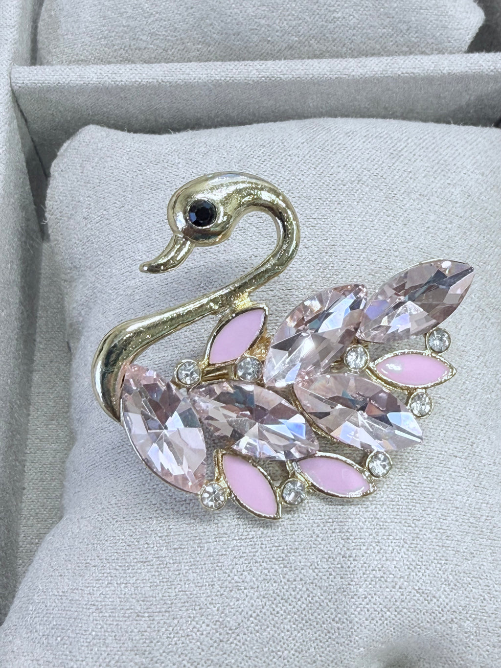 Swan Brooch- 6 Colors