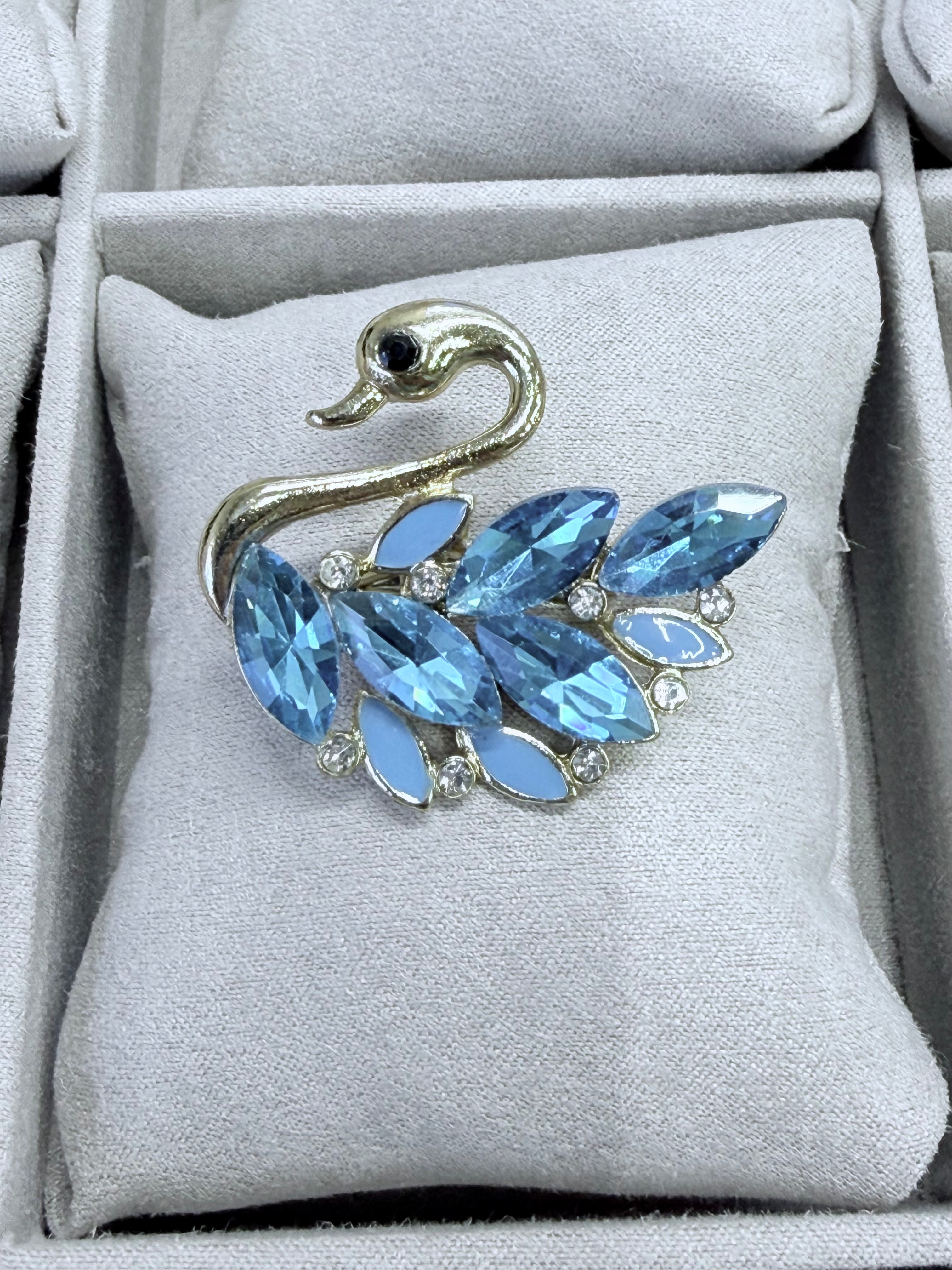 Swan Brooch- 6 Colors