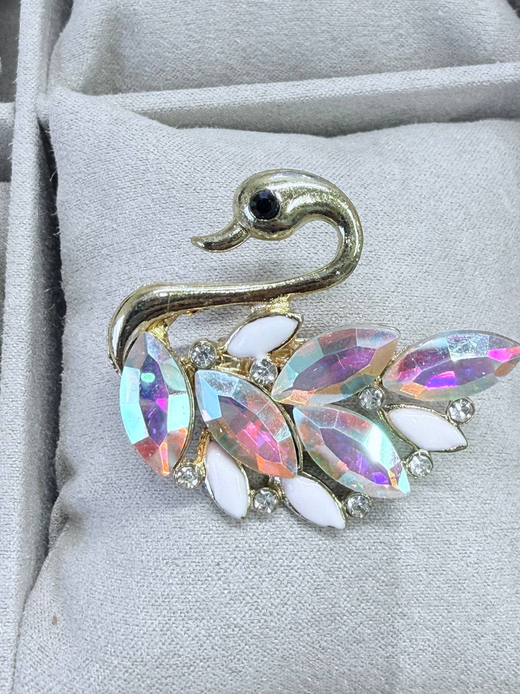 Swan Brooch- 6 Colors